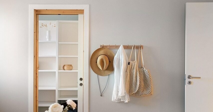 $100 Room Makeovers On A Budget