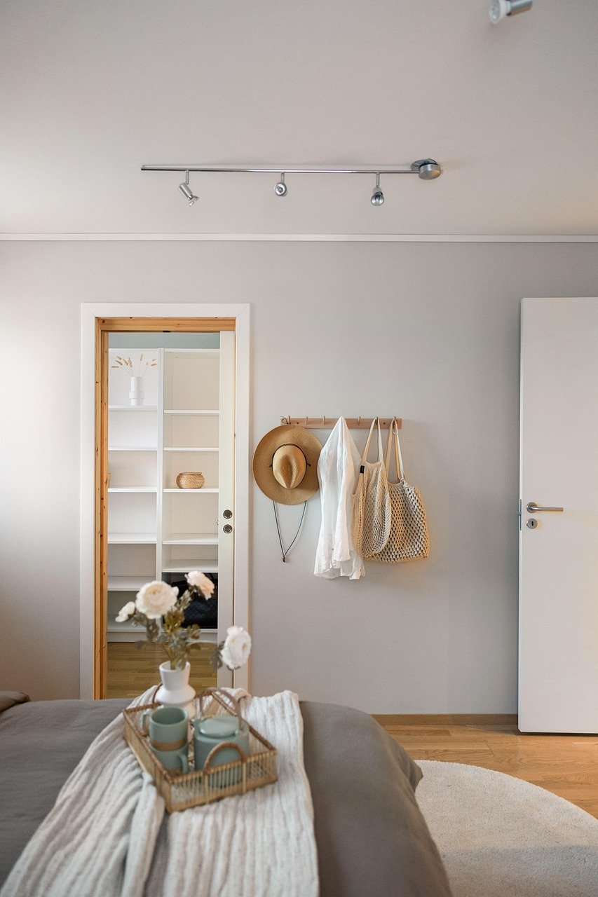 $100 Room Makeovers On A Budget